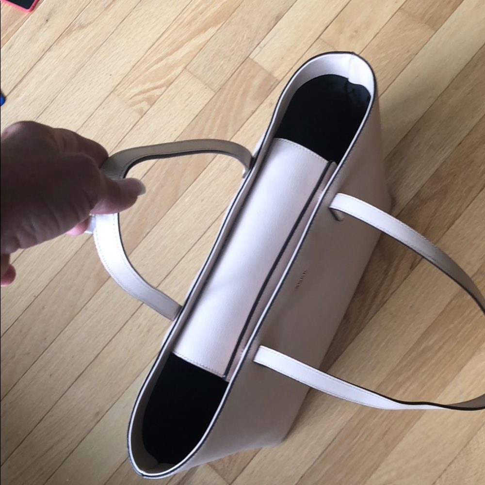 DKNYLarge Bryant Leather Tote Bag